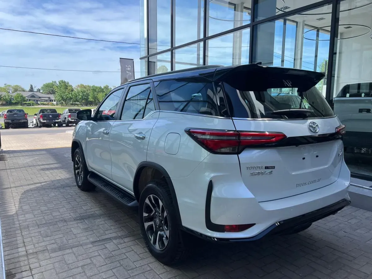 Mira esta publicación de Toyota SW4 2025 en Motordil