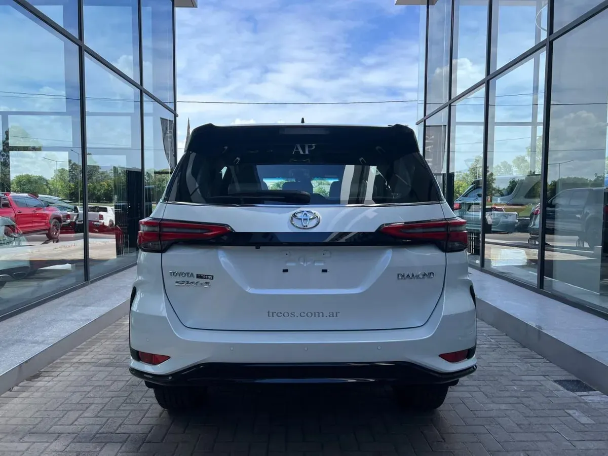 Mira esta publicación de Toyota SW4 2025 en Motordil