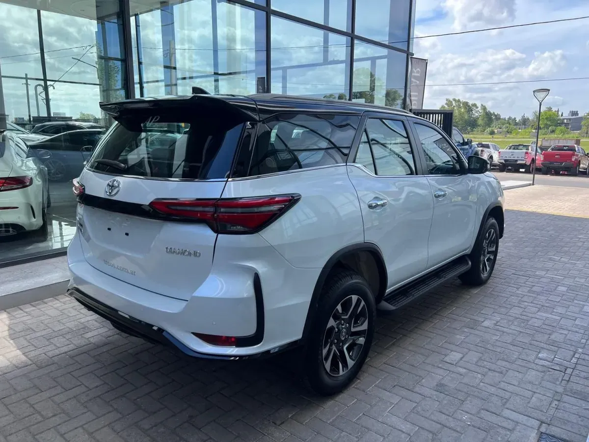 Mira esta publicación de Toyota SW4 2025 en Motordil