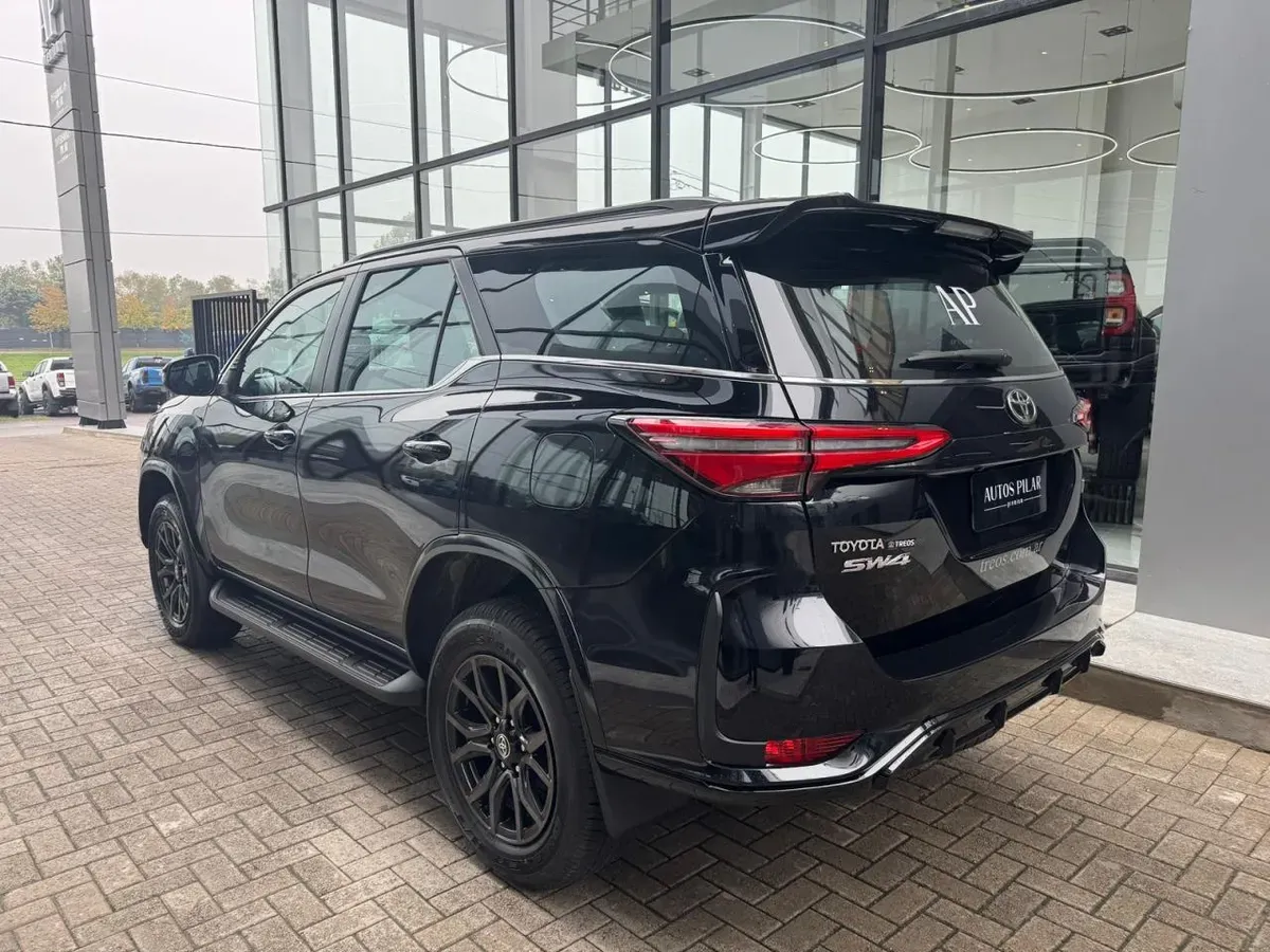 Mira esta publicación de Toyota SW4 2025 en Motordil