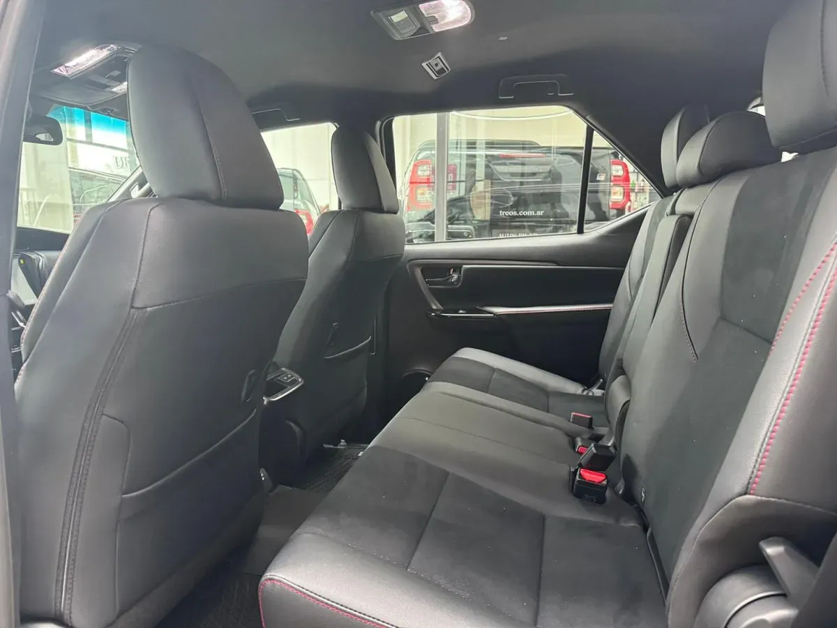 Mira esta publicación de Toyota SW4 2025 en Motordil