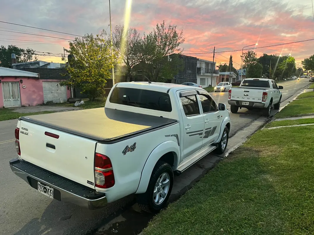 Mira esta publicación de Toyota Hilux 2013 en Motordil