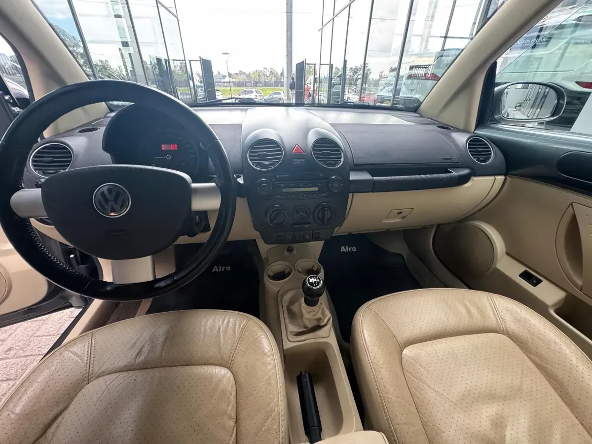 Mira esta publicación de Volkswagen New Beetle 2011 en Motordil
