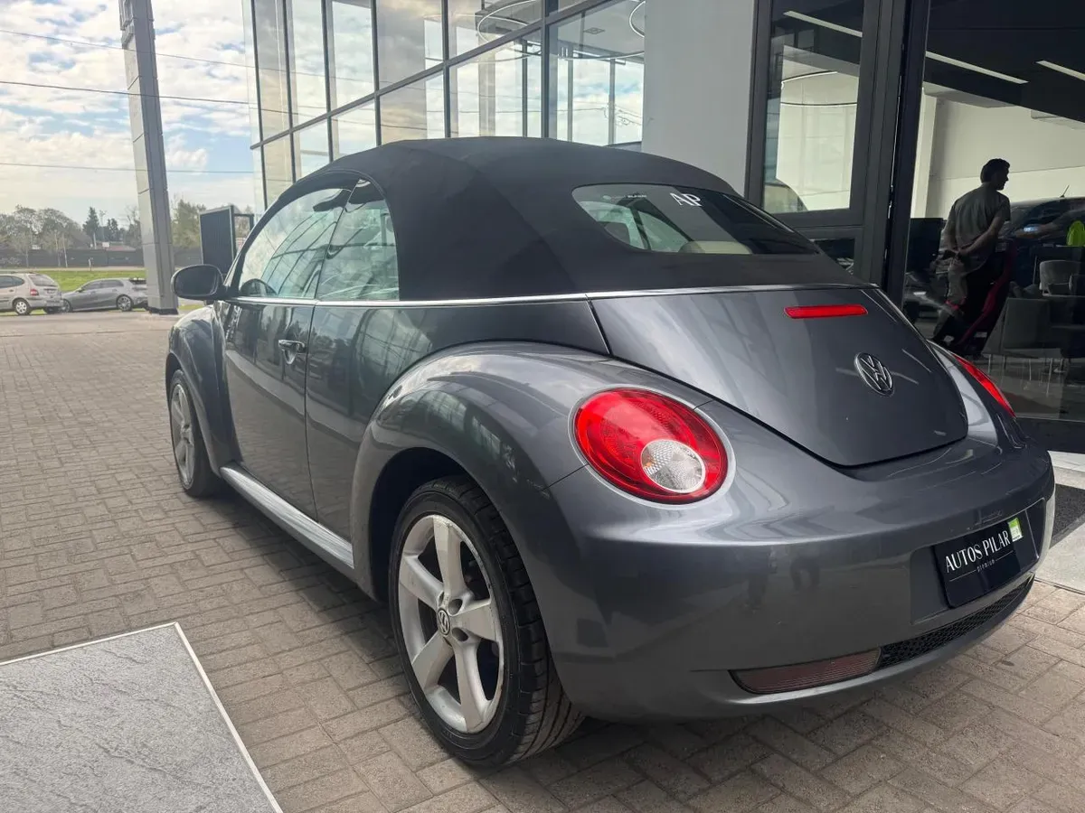 Mira esta publicación de Volkswagen New Beetle 2011 en Motordil