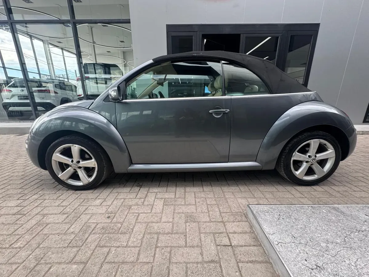 Mira esta publicación de Volkswagen New Beetle 2011 en Motordil