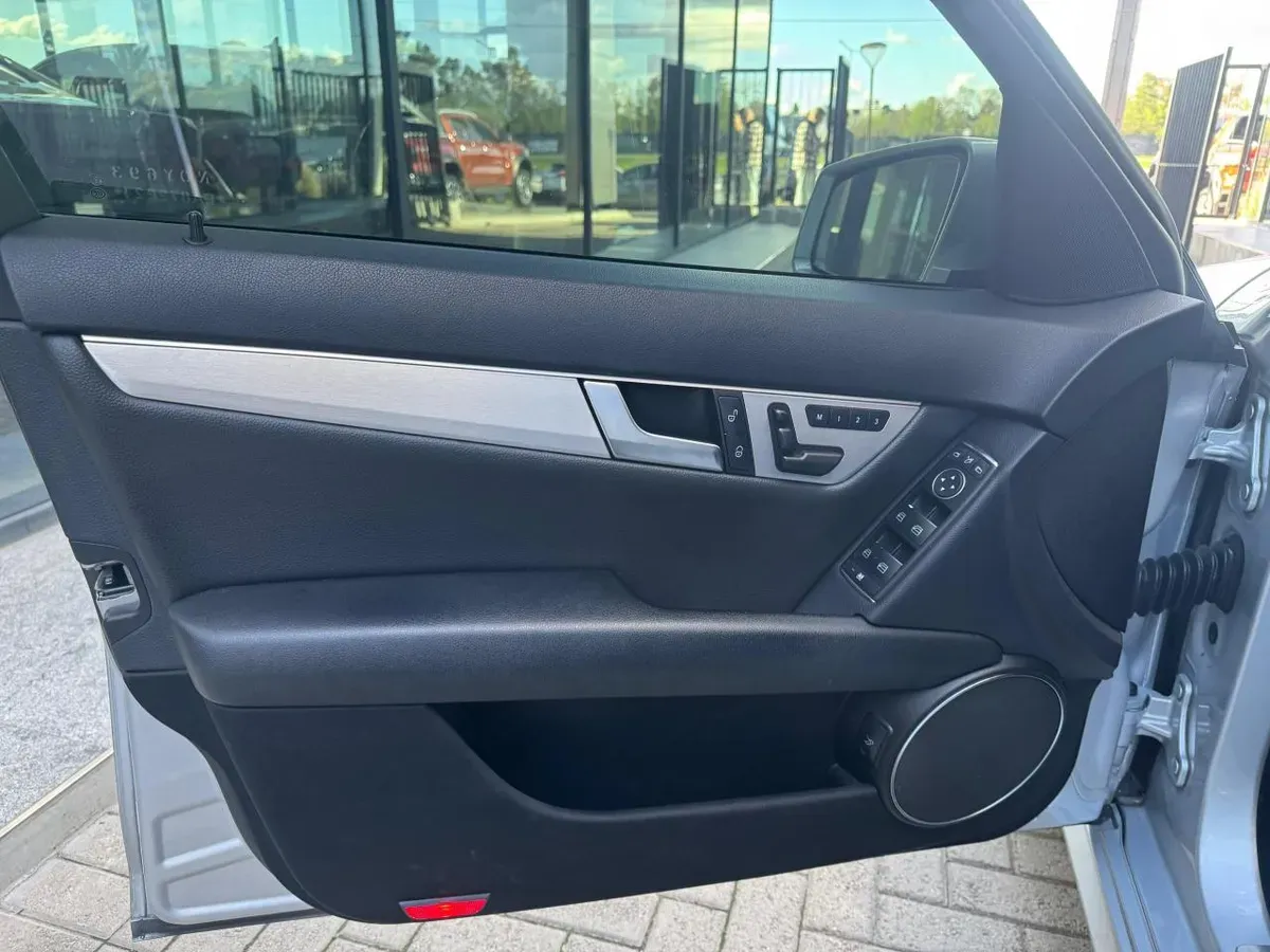 Mira esta publicación de Mercedes Benz Clase C 2014 en Motordil
