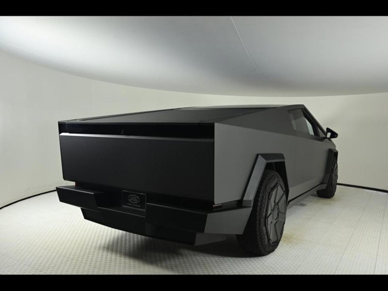 Mira esta publicación de Tesla Cybertruck 2024 en Motordil