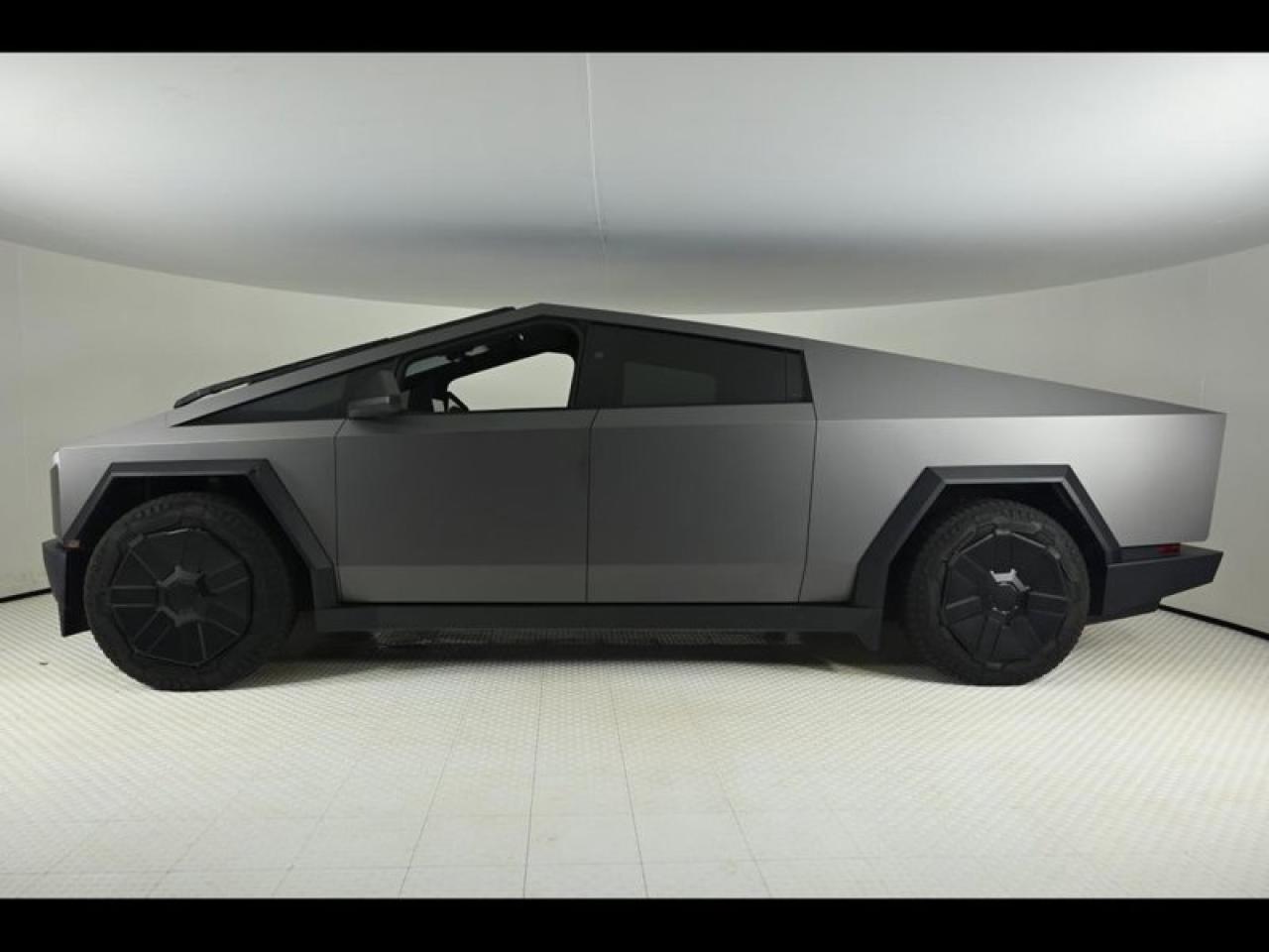 Mira esta publicación de Tesla Cybertruck 2024 en Motordil