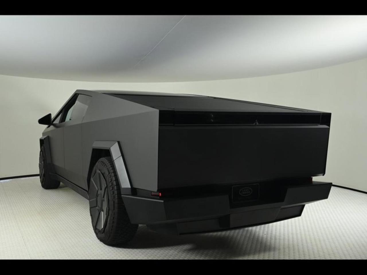 Mira esta publicación de Tesla Cybertruck 2024 en Motordil