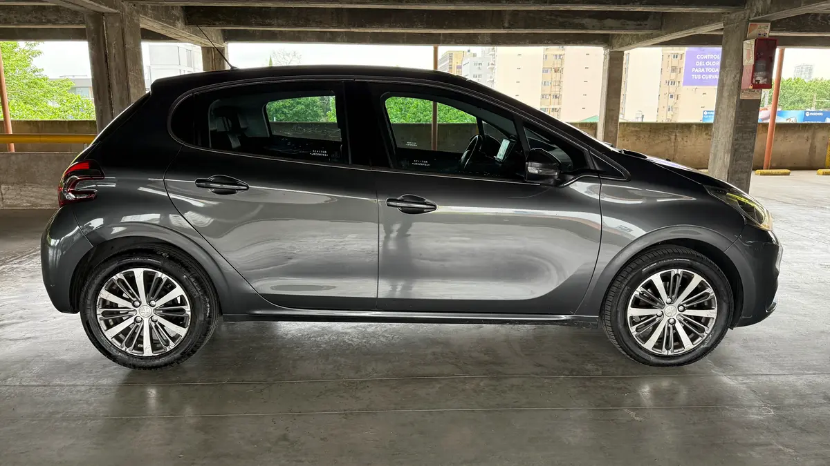 Mira esta publicación de Peugeot 208 2018 en Motordil