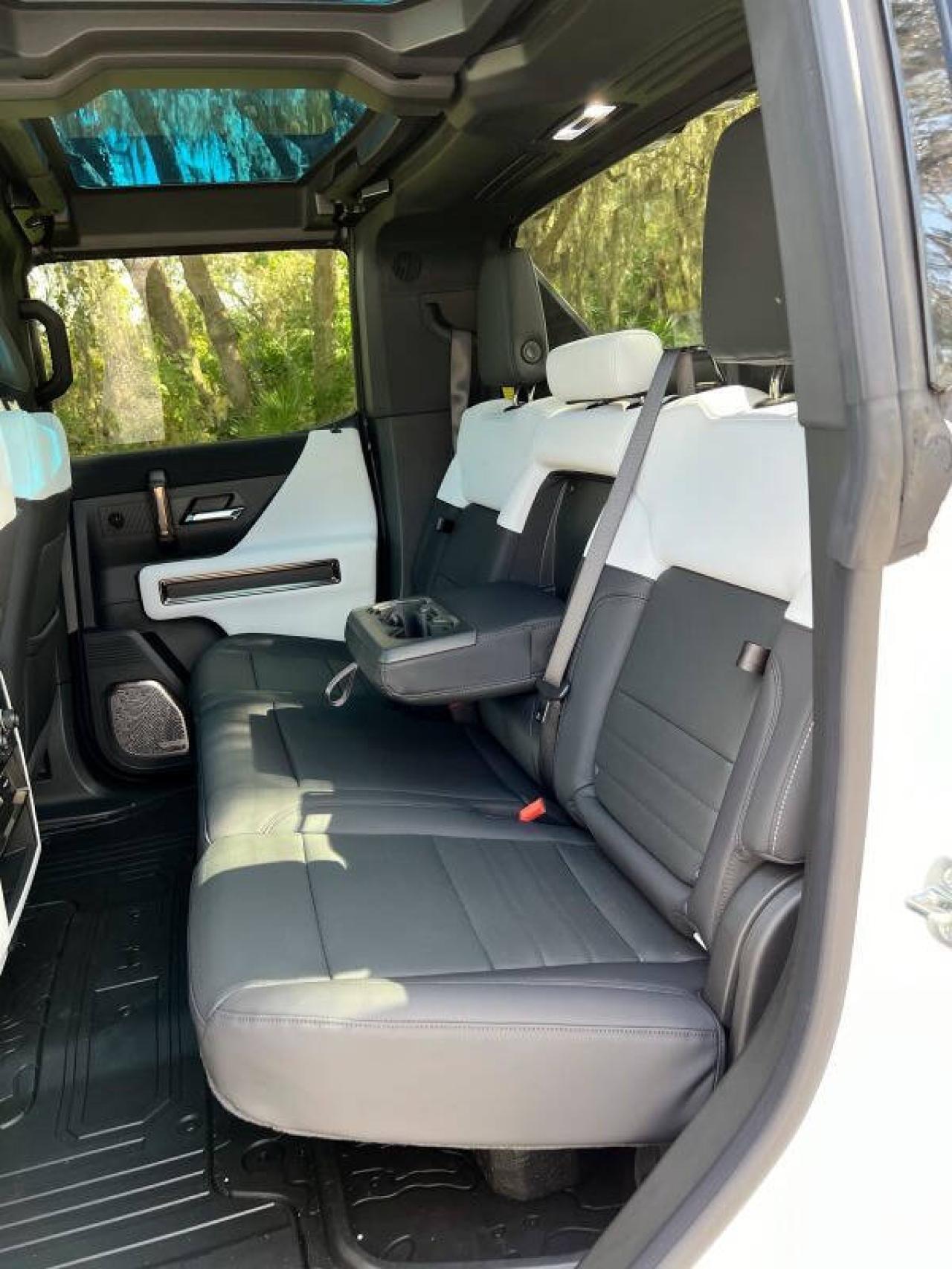 Mira esta publicación de GMC Hummer 2025 en Motordil