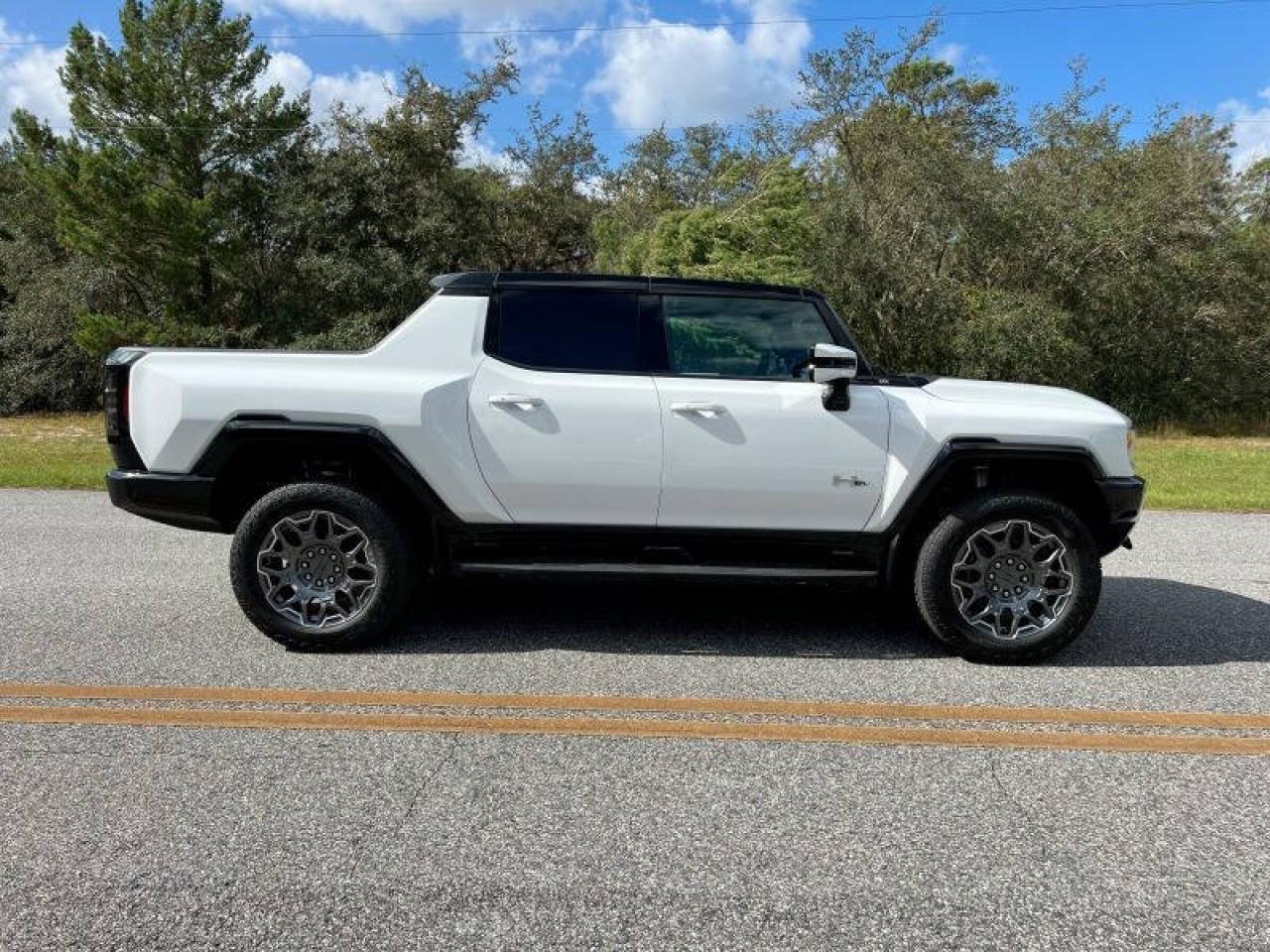 Mira esta publicación de GMC Hummer 2025 en Motordil