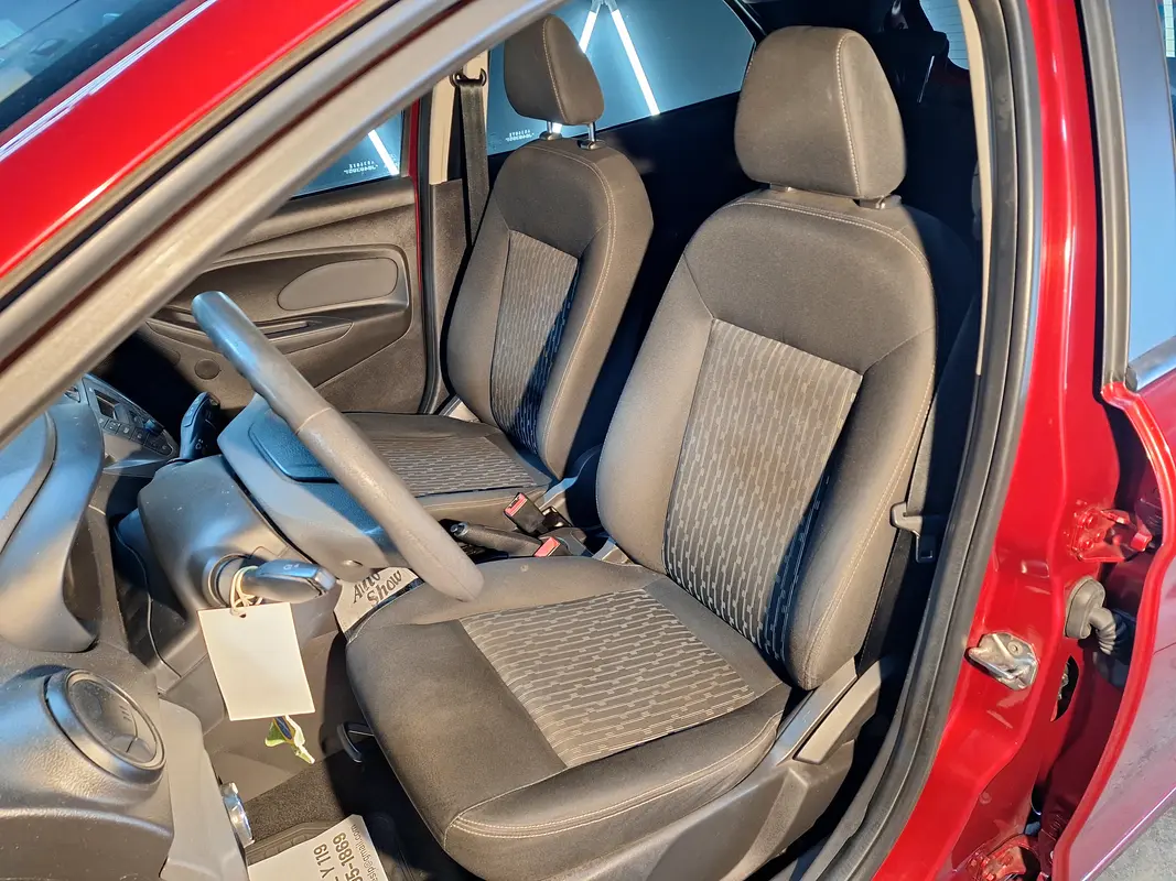 Mira esta publicación de Ford KA 2017 en Motordil