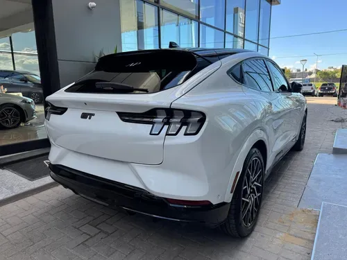Mira esta publicación de Ford Mustang Mach E 2023 en Motordil