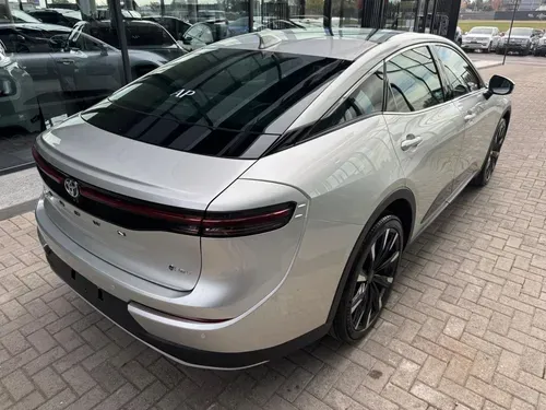 Mira esta publicación de Toyota Crown 2025 en Motordil