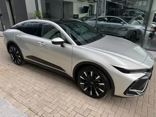 Mira esta publicación de Toyota Crown 2025 en Motordil