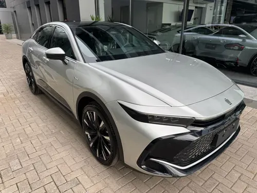 Mira esta publicación de Toyota Crown 2025 en Motordil