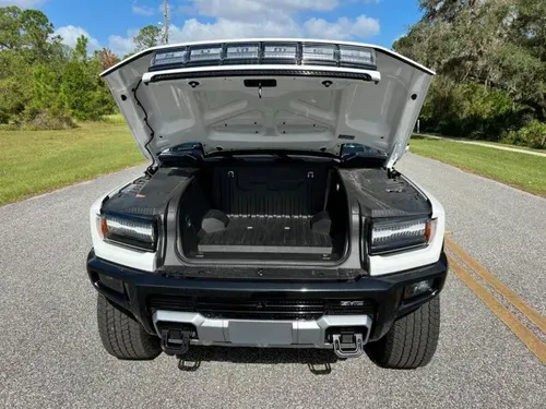 Mira esta publicación de GMC Hummer 2025 en Motordil