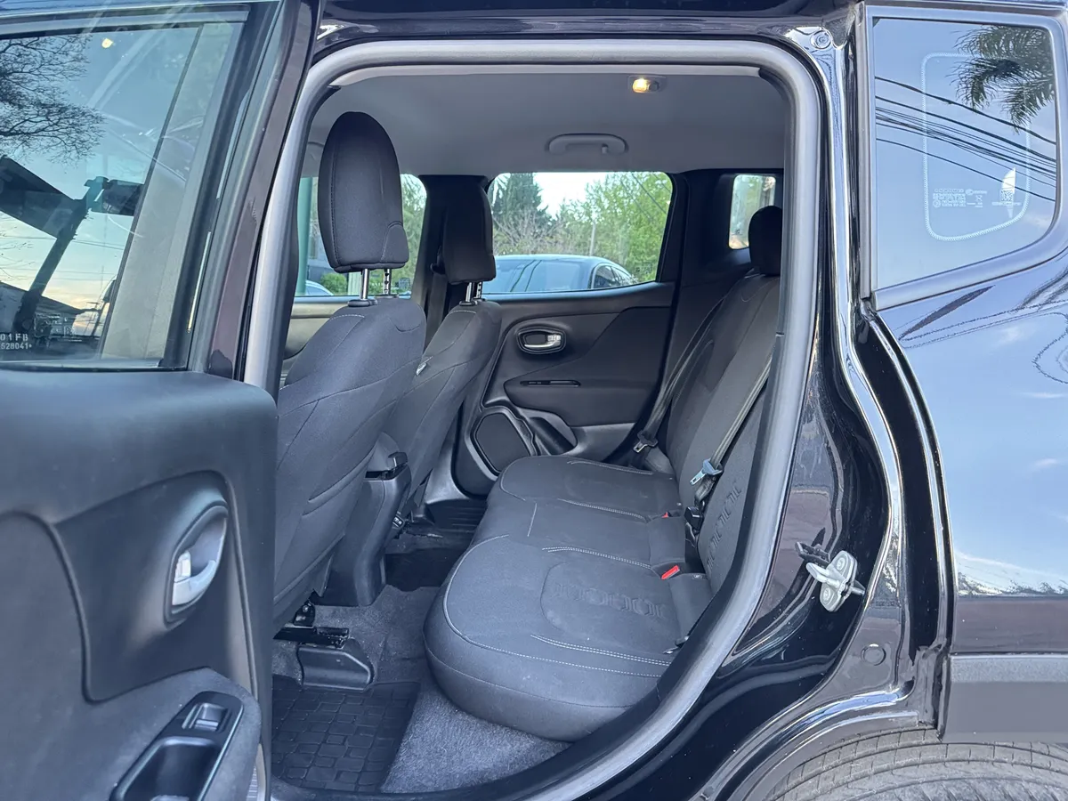 Mira esta publicación de Jeep Renegade 2023 en Motordil