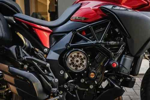 Mira esta publicación de Mv Agusta 800 Veloce Lusso 2022 en Motordil