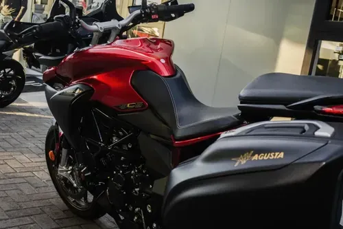 Mirá esta publicación de Mv Agusta 800 Veloce Lusso