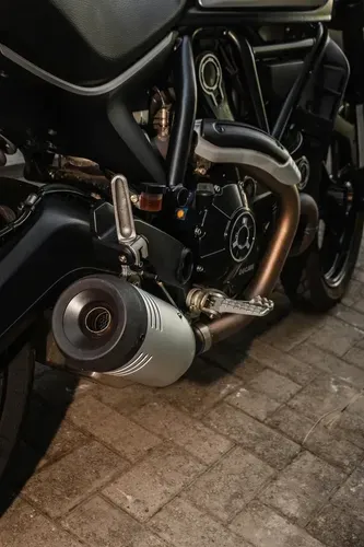 Mira esta publicación de Ducati 800 Icon Dark 2023 en Motordil