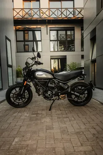Mirá esta publicación de Ducati 800 Icon Dark