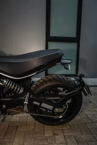 Mirá esta publicación de Ducati 800 Icon Dark