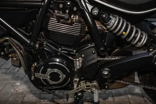 Mirá esta publicación de Ducati 800 Icon Dark