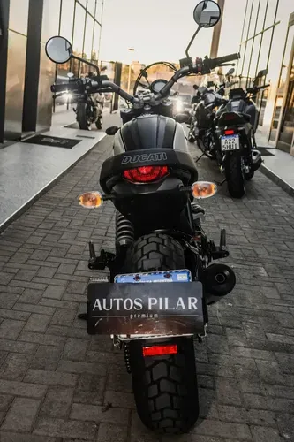 Mirá esta publicación de Ducati 800 Icon Dark