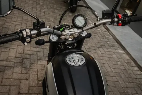 Mirá esta publicación de Ducati 800 Icon Dark