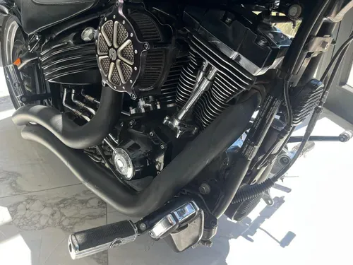 Mira esta publicación de Harley Davidson FXCWC 2011 en Motordil