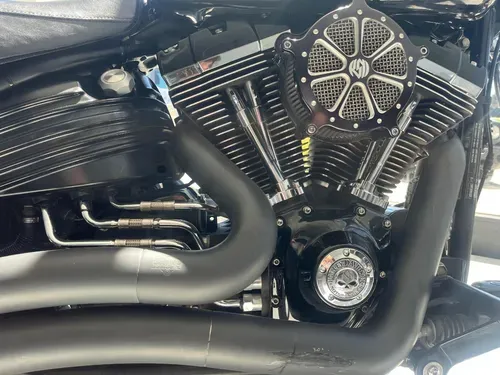 Mira esta publicación de Harley Davidson FXCWC 2011 en Motordil