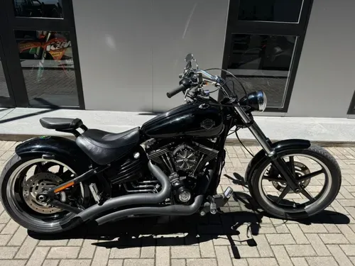 Mira esta publicación de Harley Davidson FXCWC 2011 en Motordil