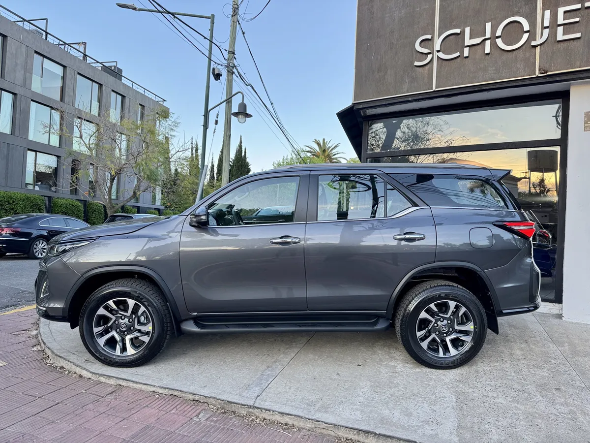 Mira esta publicación de Toyota SW4 2025 en Motordil