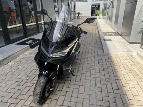 Mira esta publicación de Voge SR4 MAX 2023 en Motordil