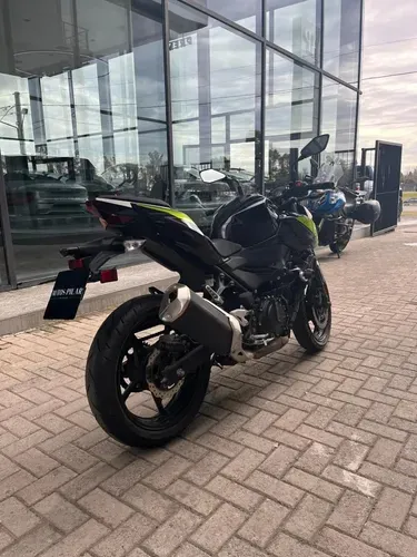 Mira esta publicación de Kawasaki Z 400 2023 en Motordil