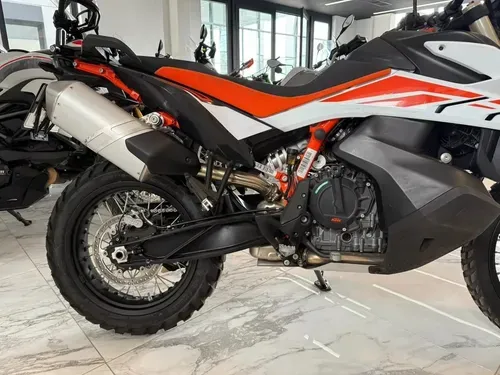 Mira esta publicación de KTM Adventure 790 R 2024 en Motordil
