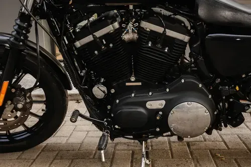 Mira esta publicación de Harley Davidson 883 Iron Blacpearlsunglodenim 2012 en Motordil