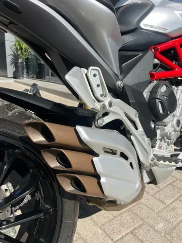 Mira esta publicación de Mv Agusta 800 Veloce 2016 en Motordil
