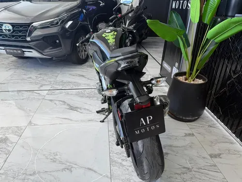Mira esta publicación de Kawasaki Z 900 RS 2018 en Motordil