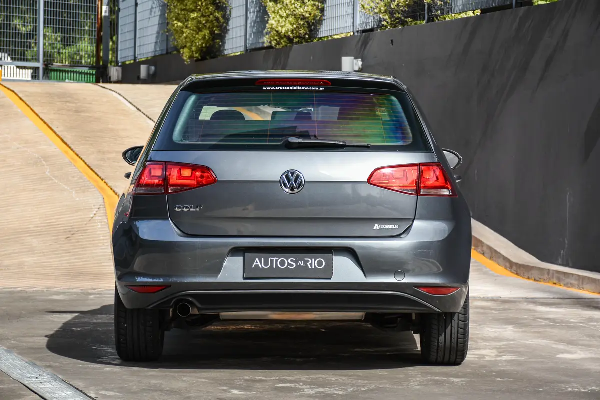 Mira esta publicación de Volkswagen Golf 2018 en Motordil