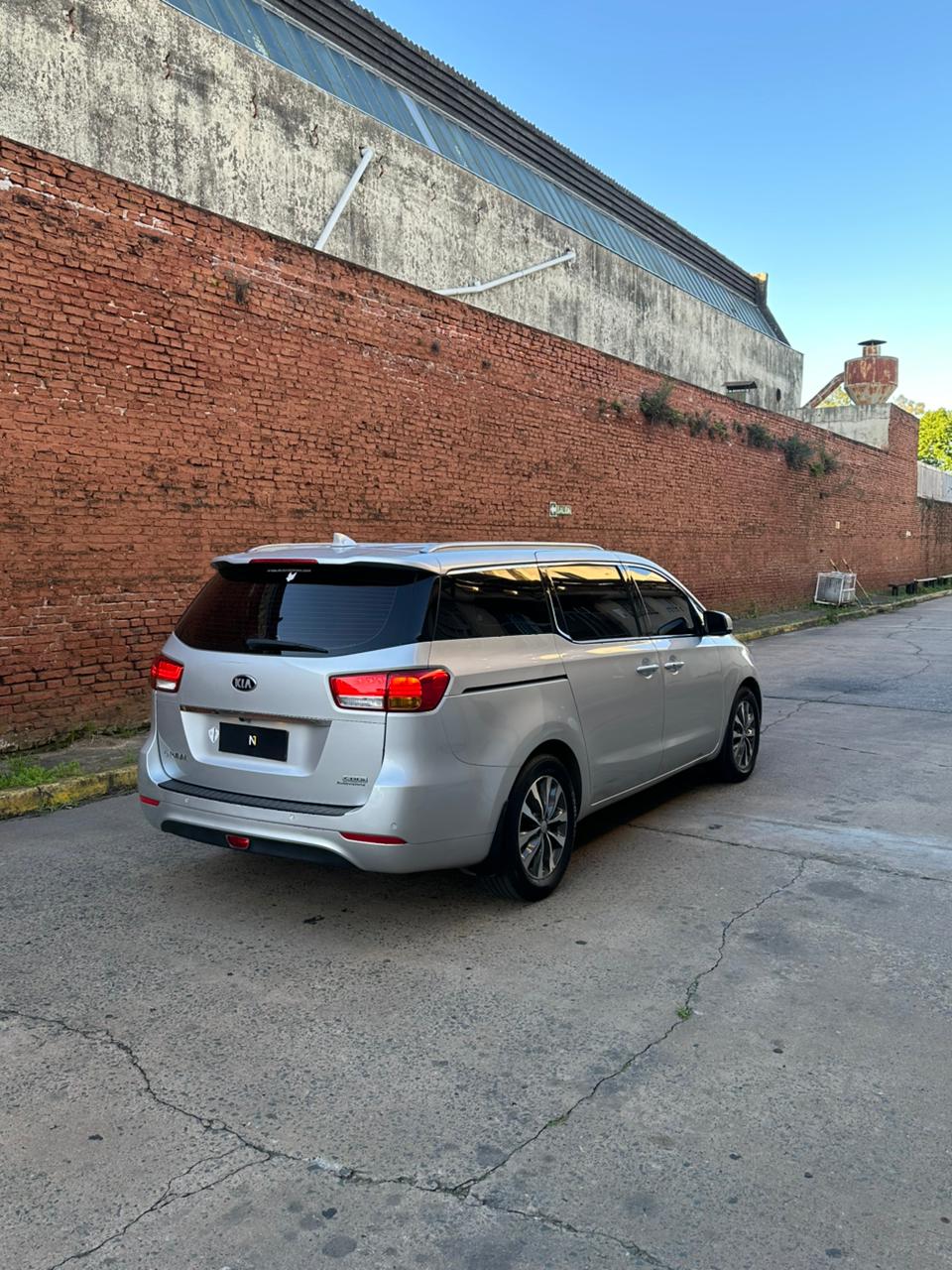 Mira esta publicación de KIA Carnival 2017 en Motordil