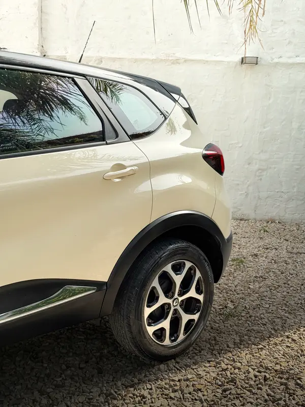 Mira esta publicación de Renault Captur 2017 en Motordil