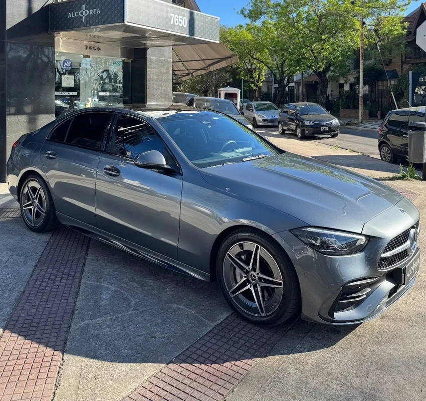 Mira esta publicación de Mercedes Benz Clase C 2024 en Motordil