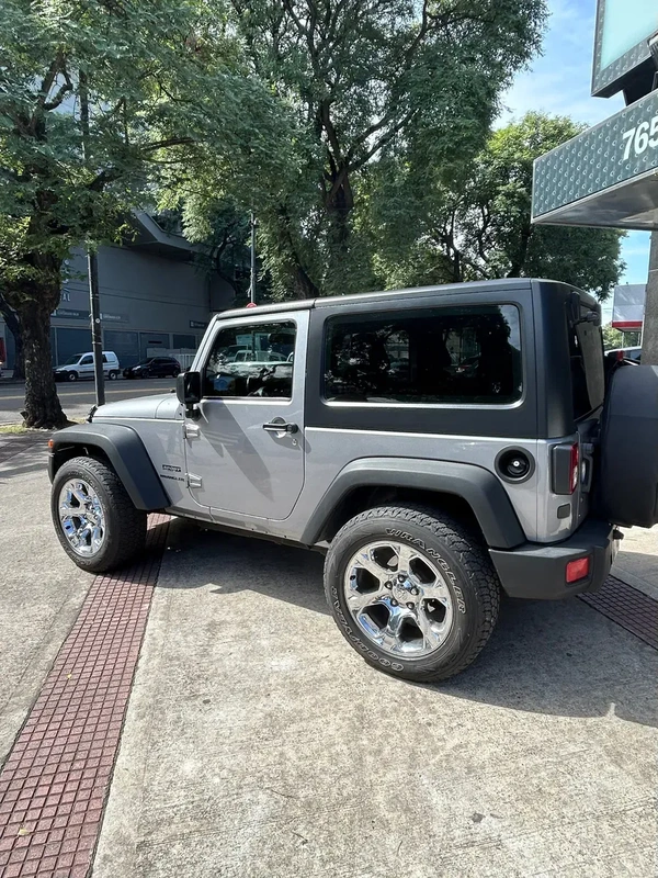 Mira esta publicación de Jeep Wrangler 2014 en Motordil