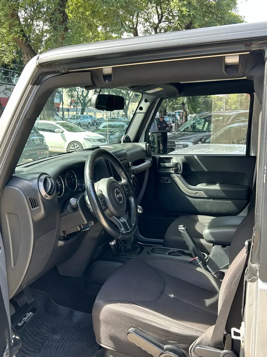 Mira esta publicación de Jeep Wrangler 2014 en Motordil