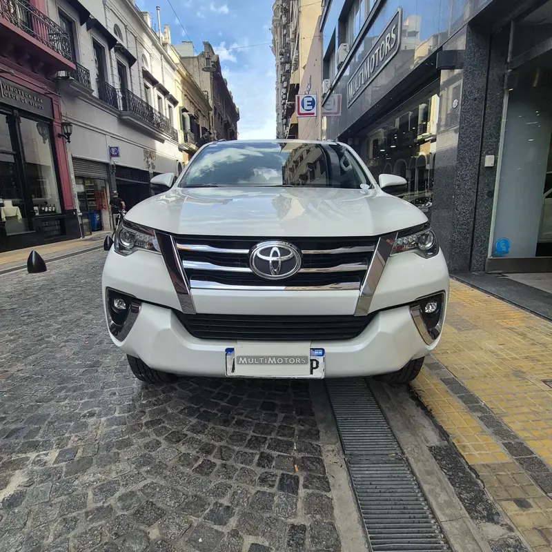 Mira esta publicación de Toyota SW4 2017 en Motordil