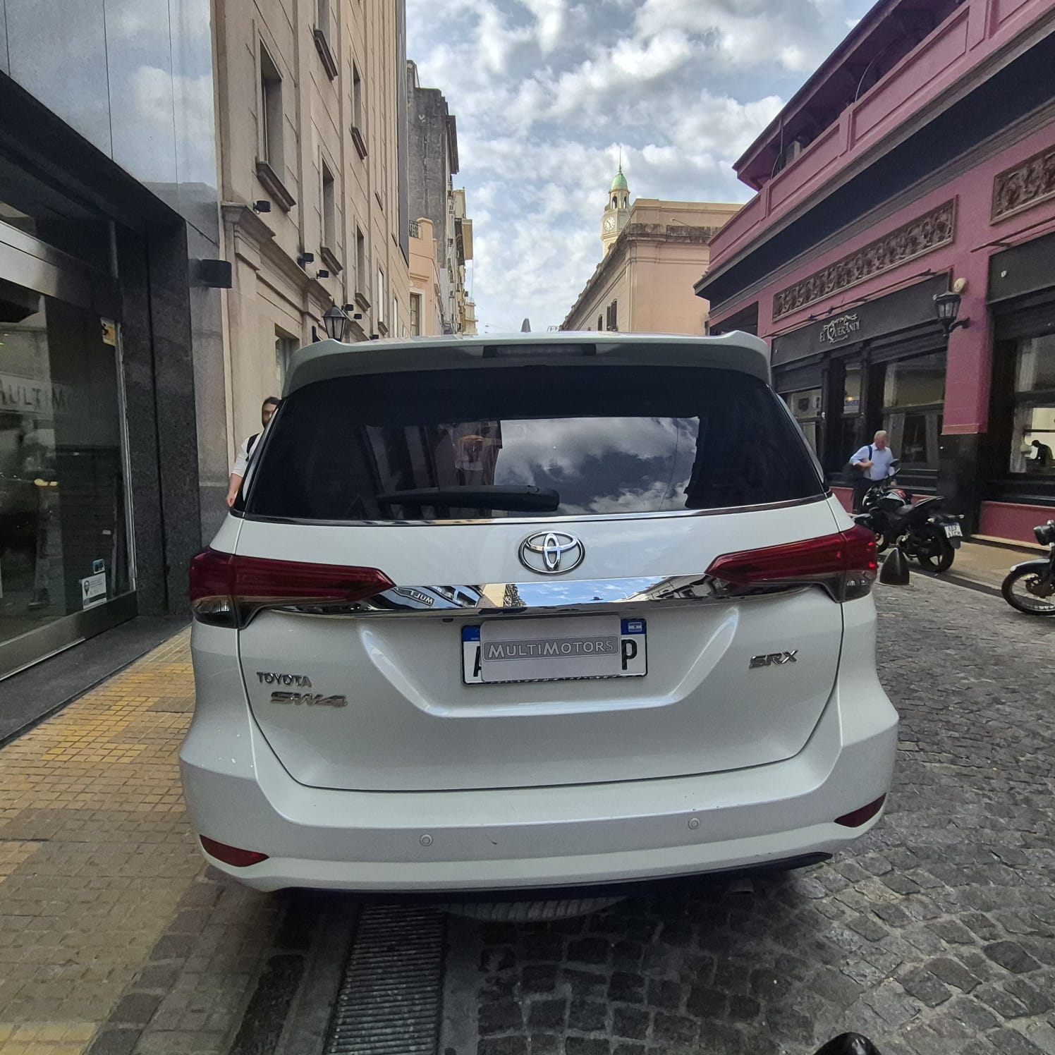 Mira esta publicación de Toyota SW4 2017 en Motordil