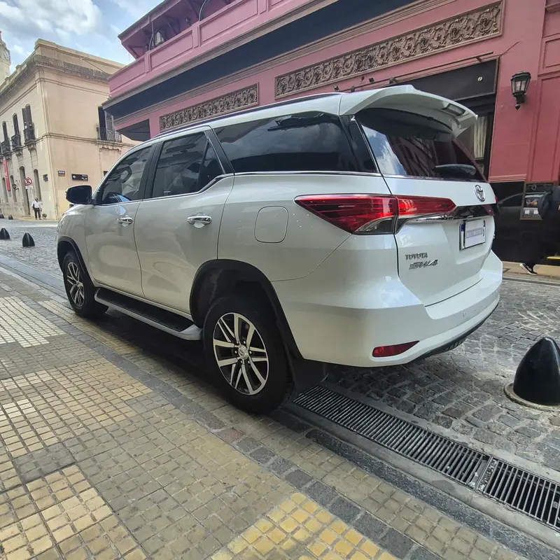 Mira esta publicación de Toyota SW4 2017 en Motordil